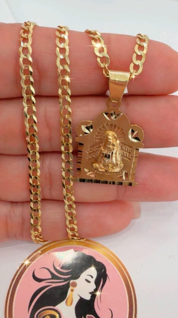 Cadena con dije de la Virgen