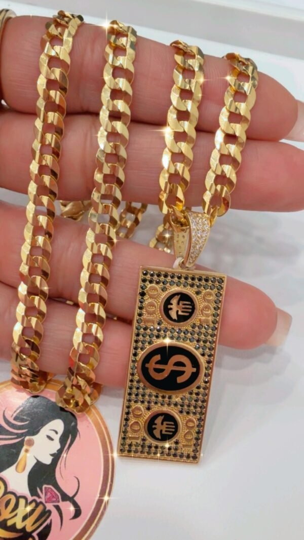 Cadena con dije para caballero.