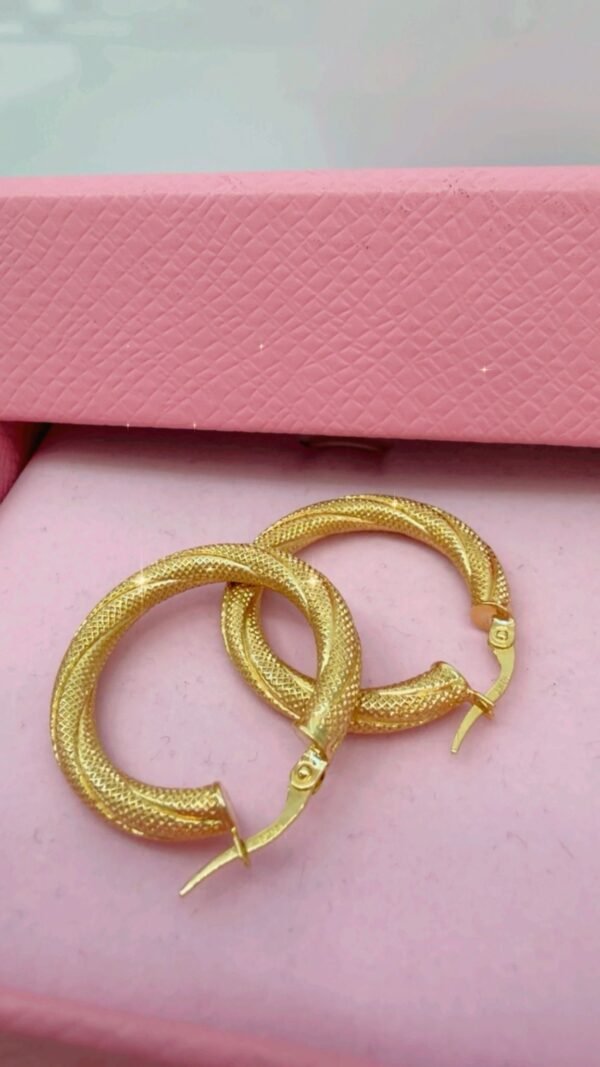 Argollas y aretes corazón