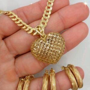 793b2131-bf21-4712-89e1-fa2990c88e8e Cadena con dije y argollas