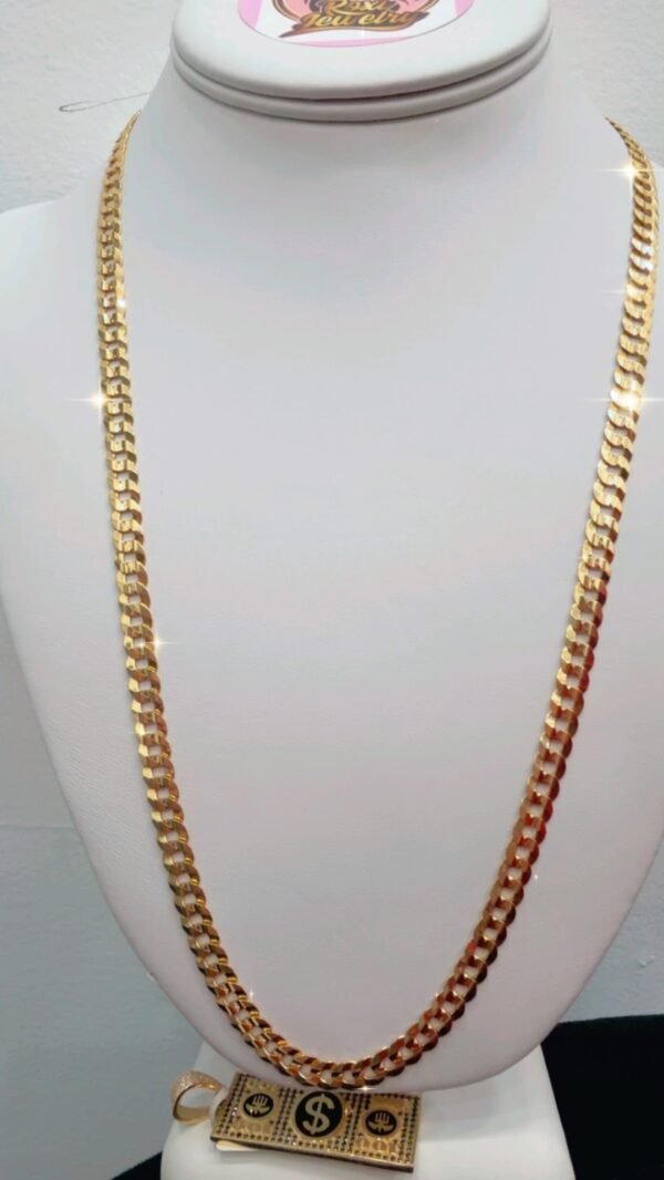 Cadena con dije para caballero.