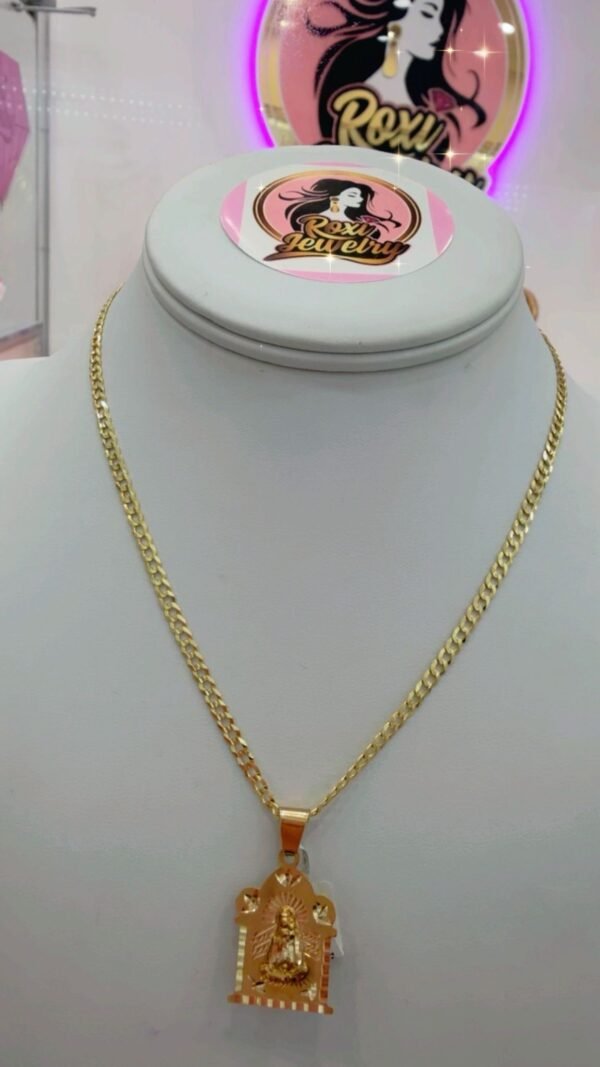 Cadena con dije de la Virgen