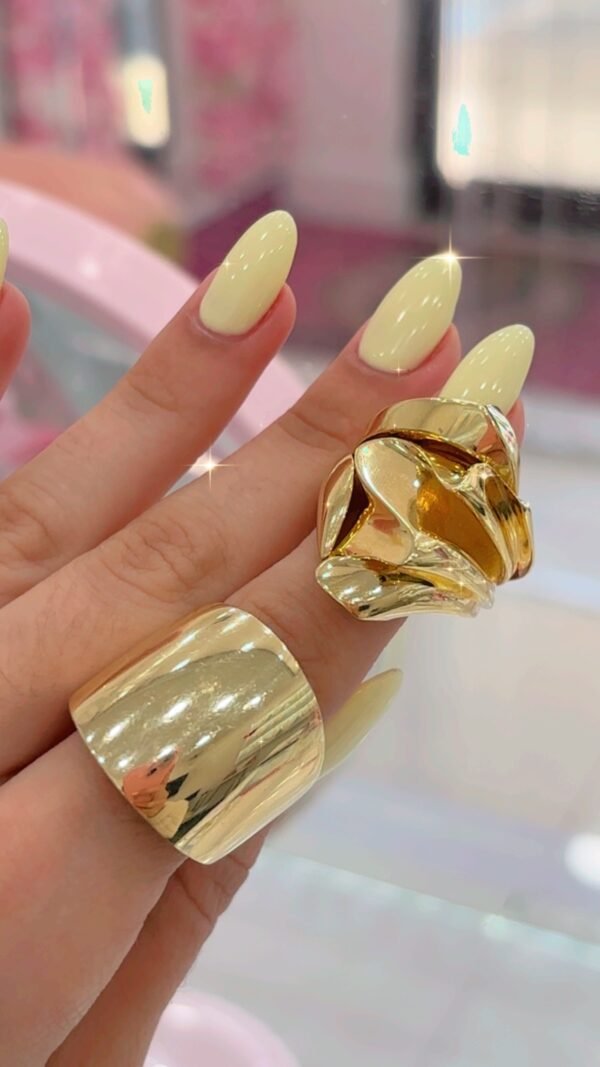 Cadena,dije, 2 manillas,2 anillos