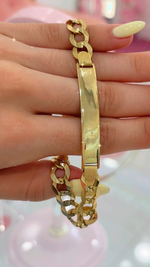 Cadena con dije y manilla