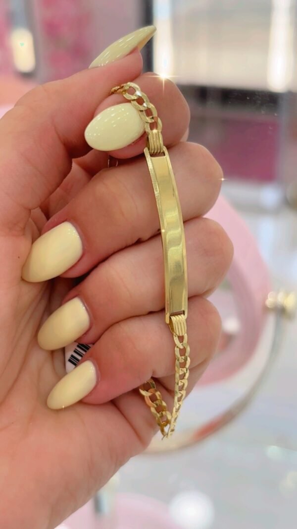 Cadena,dije, 2 manillas,2 anillos