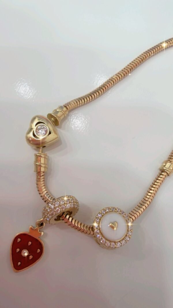 Pulsera con colgantes