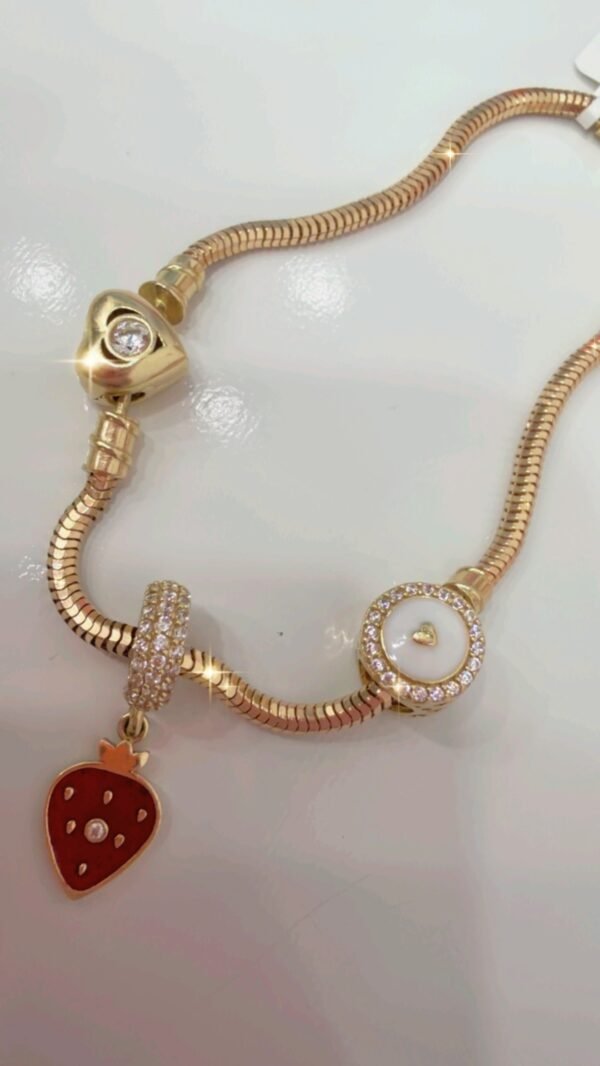 Pulsera con colgantes