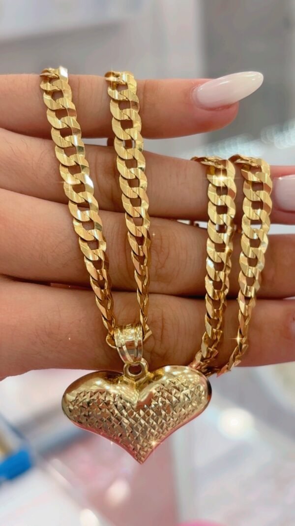 Cadena sólida con dije