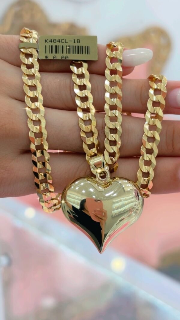 Cadena sólida 7mm con dije de corazón.