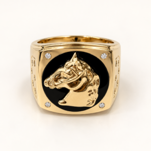 c25f5542-9989-4219-41a8-08df1dd5e0a9.png Anillo Hombre Caballo Fondo Onyx 10K Size 11 Weight 9.5gr K76416